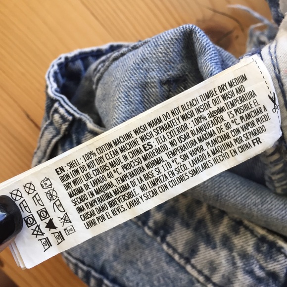 Forever 21 ripped jean shorts size XS - Picture 6 of 6